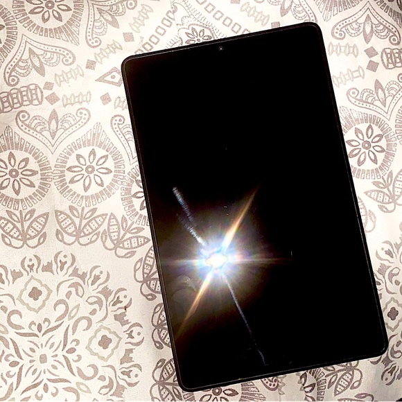 Lenovo HD Tablet - Picture 2 of 4